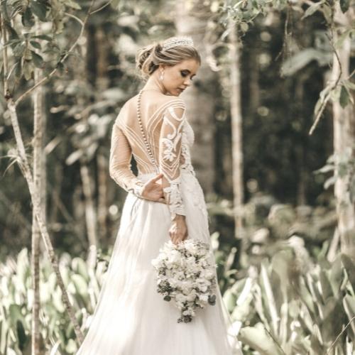 10+ Dreamy wedding dresses you’ll love from Etsy