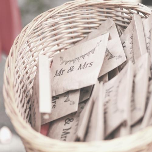 23+ Thoughtful wedding favors your guests will actually take home