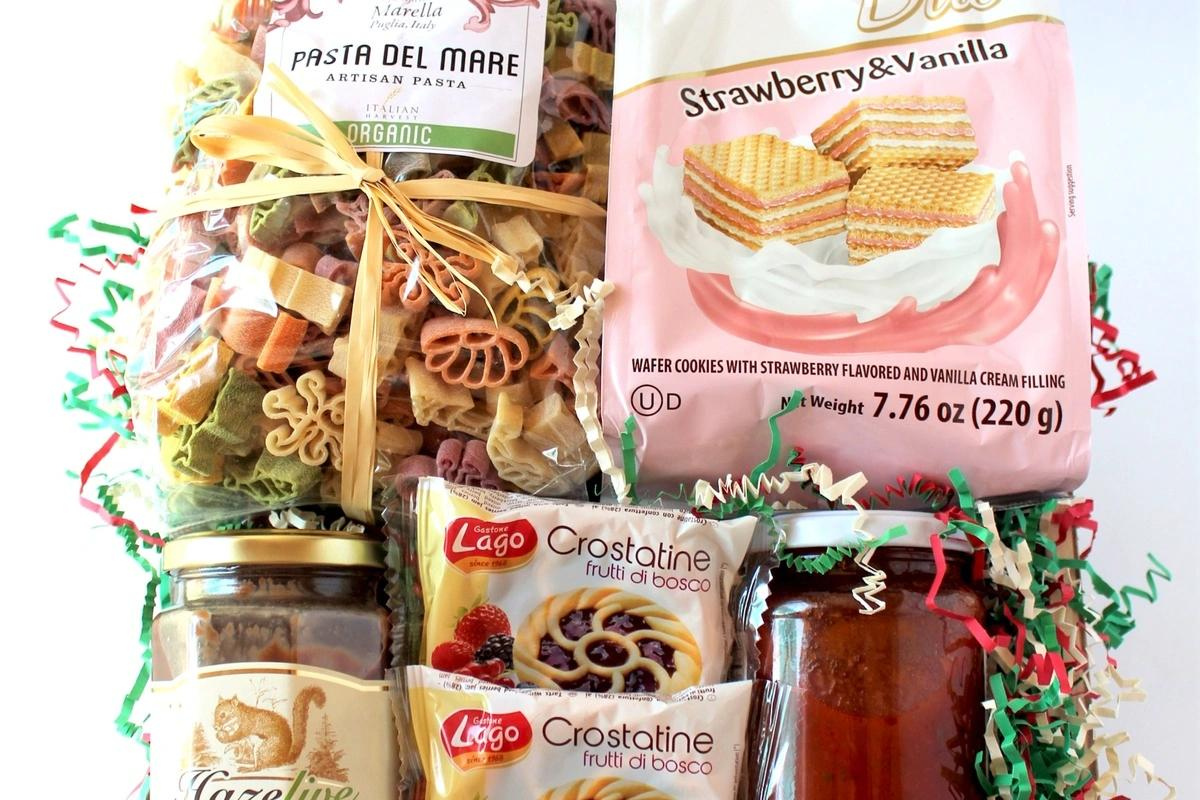 Taste Italy Monthly - best subscription boxes for couples - The Wedding Club